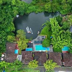 4* Station touristique Athirapally Trees